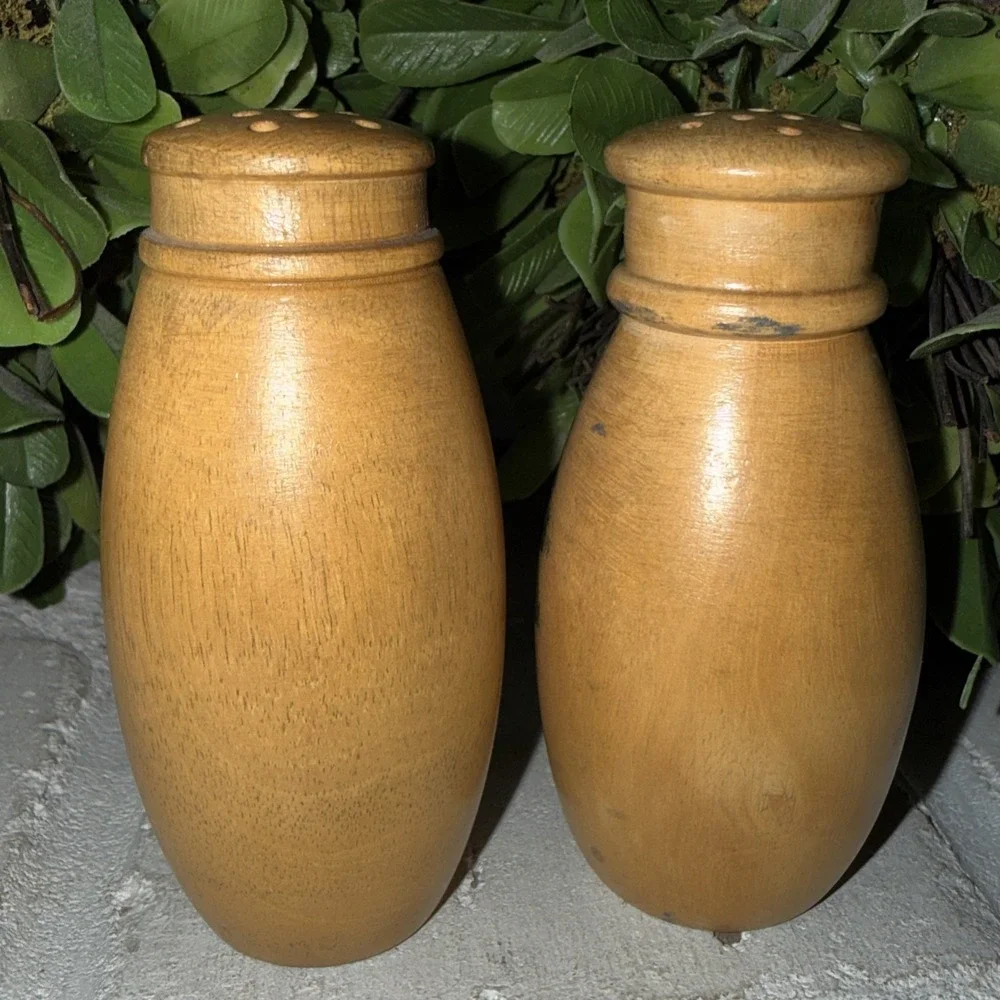 Vintage Wooden Salt And Pepper Shakers With Painted‎ Floral Fruit Pattern 3